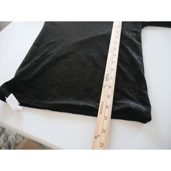 Girls Black Queen Anne Neckline Balloon-Sleeve Velvet Top - Picture 5 of 9